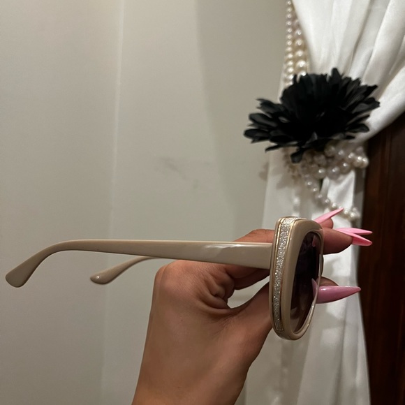 Cream sunglasses! - Picture 2 of 3